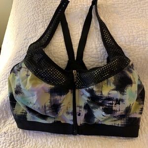 Victoria’s Secret front close sports bra